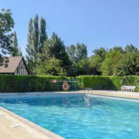 Nice House In A Residence With Swimming Pool กาบูร์ก ภายนอก รูปภาพ